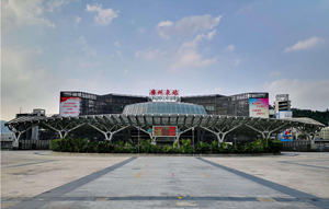 广州东站高铁灯箱广告